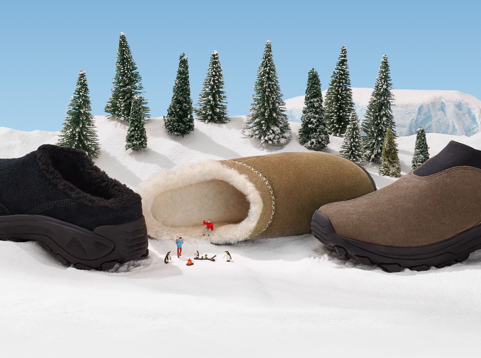 Un groupe de chaussures Merrell dans la neige.