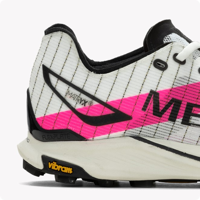 Gros plan sur une chaussure Merrell.