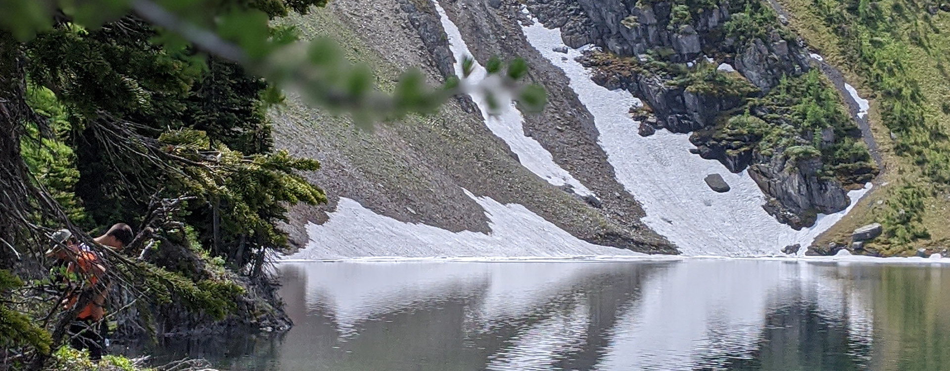 A beautiful view of a lake at the base of a mountain.