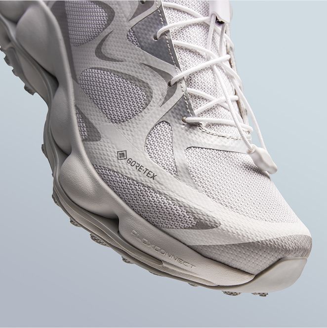 GORE-TEX® weatherproofing