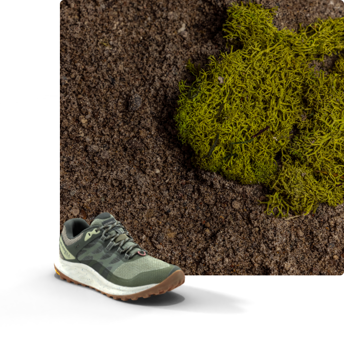 Dirt,some grass and the Antora 3 Gore-Tex.
